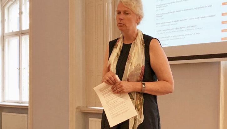 Daina Grosa uzstājas ar referātu konferencē Latvijas Universitātē